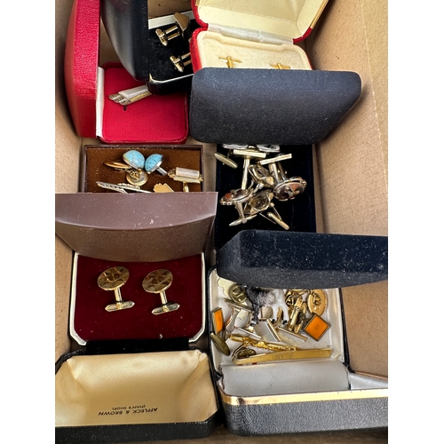 385 - Quantity of Vintage Cufflinks in boxes