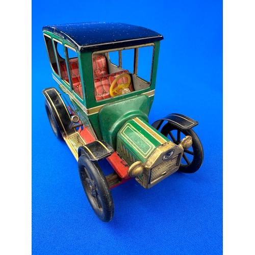 87 - Trademark Toys Japan Tinplate Lever Action Mechanical Car Toy - Green - Working