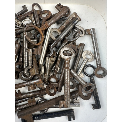 316 - Antique And Vintage Furniture Keys