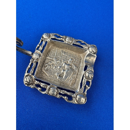 41 - Eastern 900 Silver Ashtray 37g Hallmarked Cairo