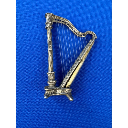 44 - 800 Silver miniature Harp