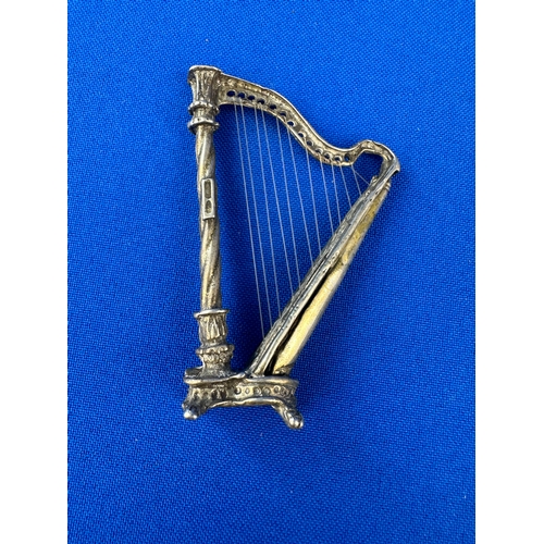 44 - 800 Silver miniature Harp