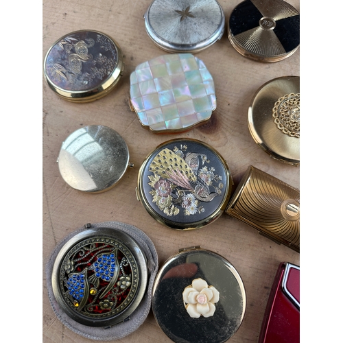 270 - Approximately 20 Vintage Ladies Compacts