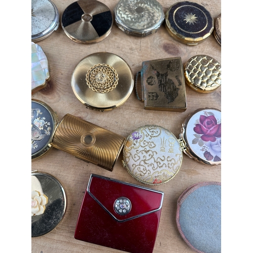 270 - Approximately 20 Vintage Ladies Compacts