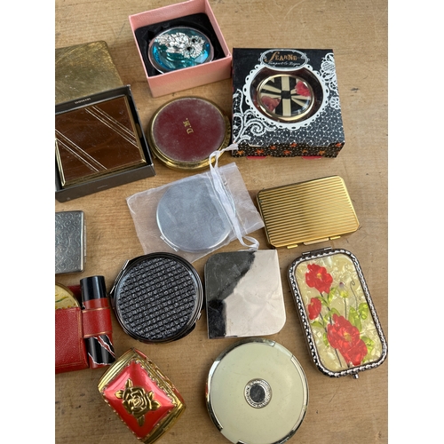 272 - Approximately 20 Vintage Ladies Compacts