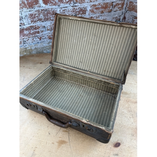 280 - Small Vintage Case