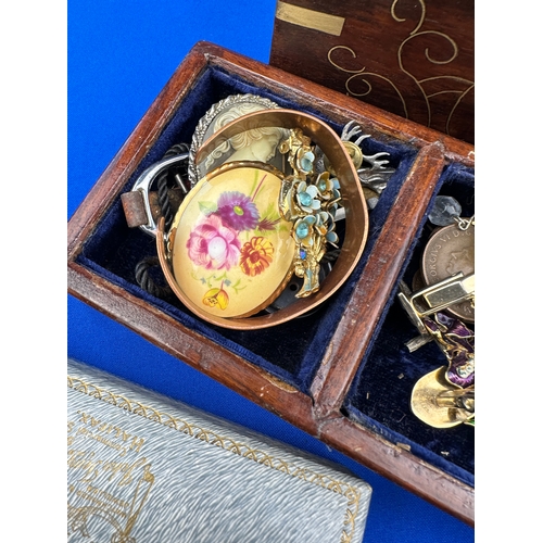 391 - Vintage Jewellery Items in Nice Box