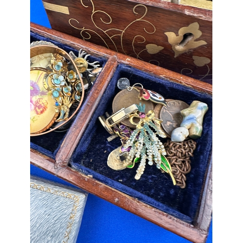 391 - Vintage Jewellery Items in Nice Box