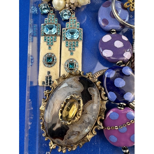 392 - Vintgae Jewellery with Art Deco style Enamel earrings & Large Agate Brooch