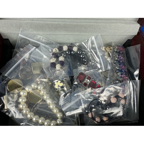 393 - Selection of Costume Jewellery in Jewellery Box