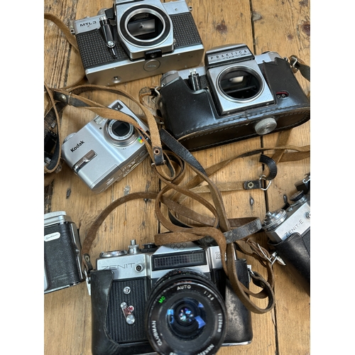 492 - Collection of Vintage Cameras