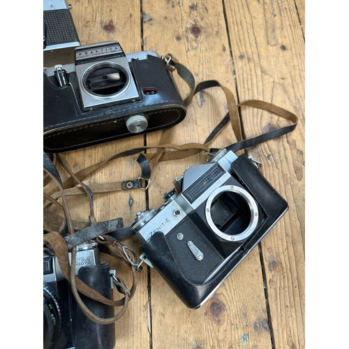 492 - Collection of Vintage Cameras