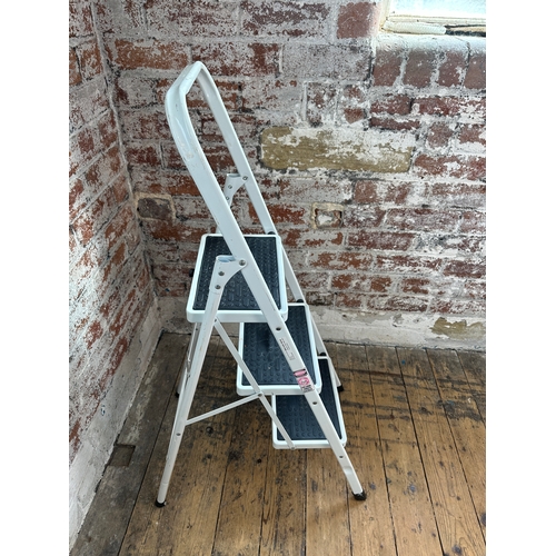 497 - Folding Step Ladder