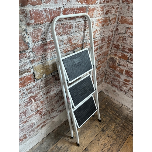 497 - Folding Step Ladder