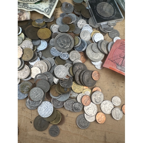 45 - Quantity of Worldwide Coins & Currency