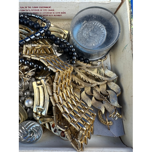 292 - Box of Mixed Vintage Costume Jewellery