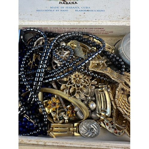 292 - Box of Mixed Vintage Costume Jewellery