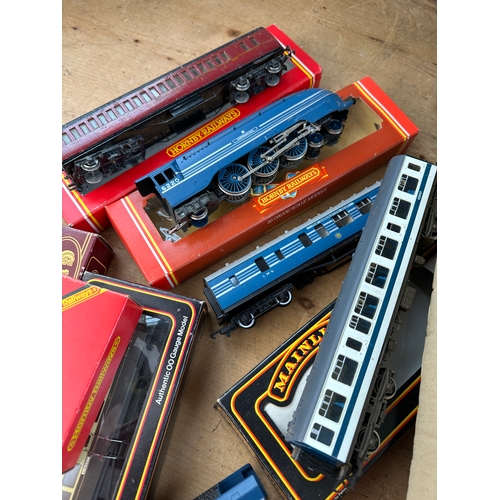 87 - Collection Of Hornby Trains, Rolling Stock & Trackside Buildings