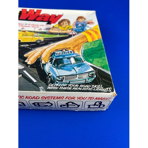 98 - Dinky Toys - Dinky Way Road Gift Set