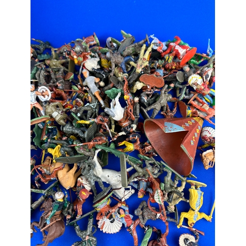 173 - Box of Britains Herald Figures, Loan Star Figures & Others