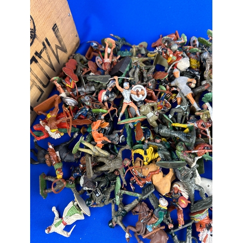 173 - Box of Britains Herald Figures, Loan Star Figures & Others