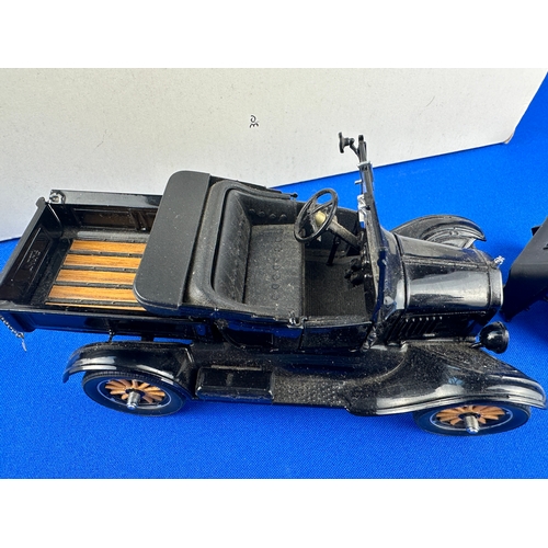 177 - The Danbury Mint 1925 Ford Model T Runabout