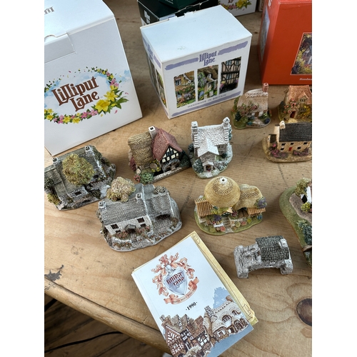 221 - Lilliput Lane Houses: Approx. 35 Boxed and Loose Lilliput Lane Miniature Houses