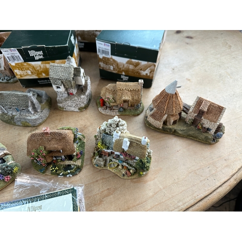 221 - Lilliput Lane Houses: Approx. 35 Boxed and Loose Lilliput Lane Miniature Houses