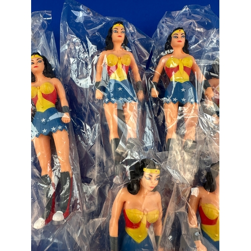 136 - 6 Vintage Wonder Woman Figures