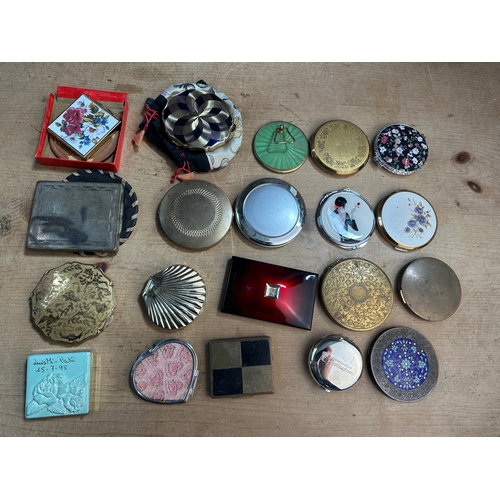 256 - Approximately 20 Vintage Compacts including Stratton