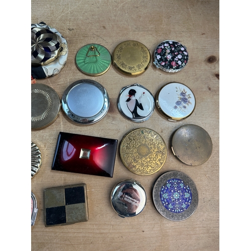 256 - Approximately 20 Vintage Compacts including Stratton