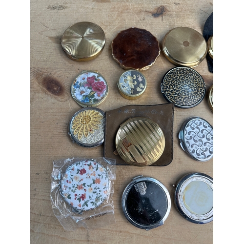 257 - Approximately 20 Vintage Compacts including Stratton