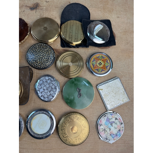 257 - Approximately 20 Vintage Compacts including Stratton