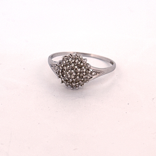 19 - 9ct White Gold & Diamond Cluster Ring 2.6g size X