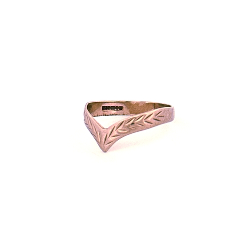 50 - 9ct Gold Engraved Wishbone Ring size O 1.45g