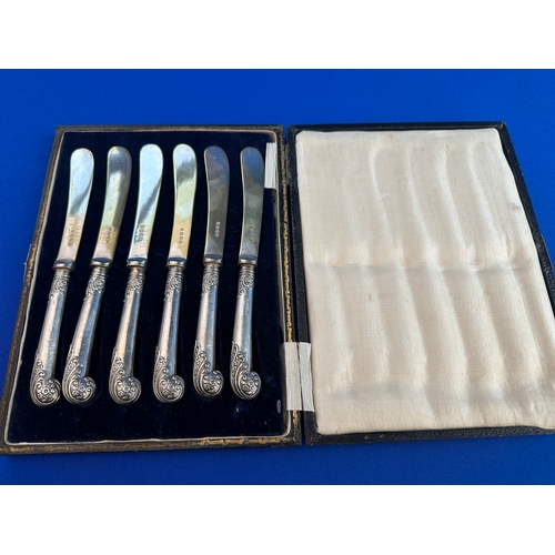 60 - Boxed set of Six Silver Handled Tea Knives