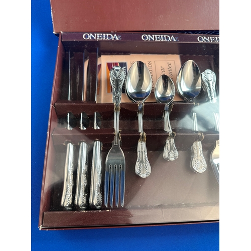 269 - Oneida Kings Pattern 24 Piece Boxed Set as New 2/2
