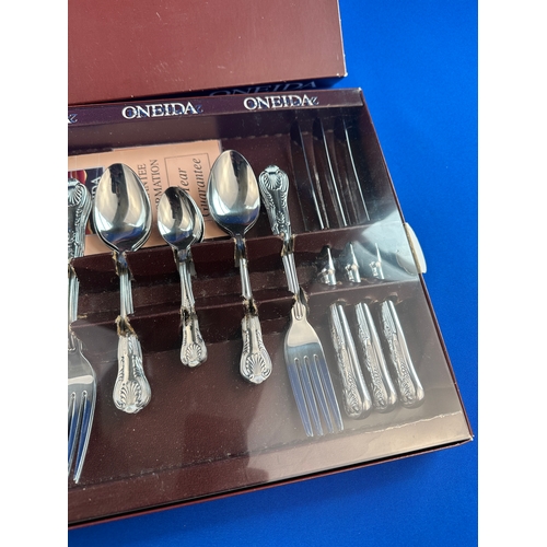 269 - Oneida Kings Pattern 24 Piece Boxed Set as New 2/2