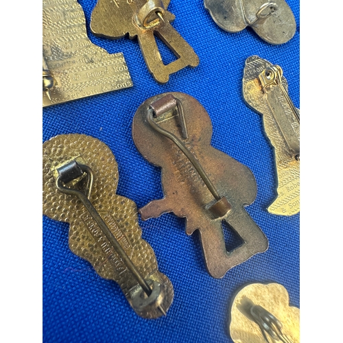 296 - Group of Assorted Golly Badges