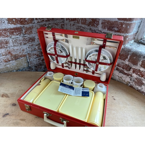 278 - Complete as new - Brexton Picnic Set