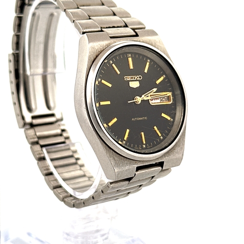 171 - Vintage Seiko 5 Automatic Gents Watch, Black & Gold Dial 7009-3130