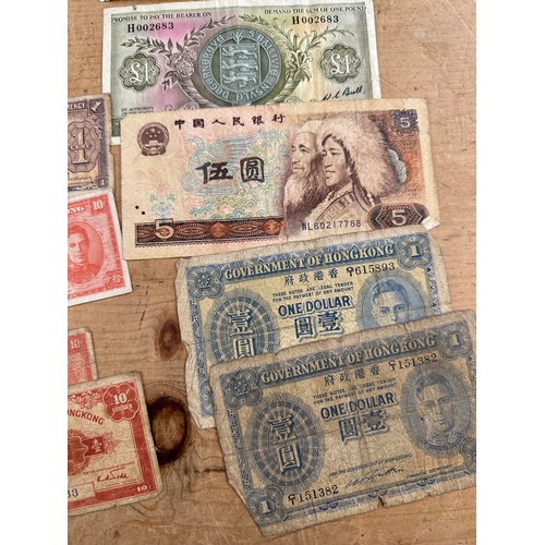 147 - Group of Vintage Worldiwde Bank Notes