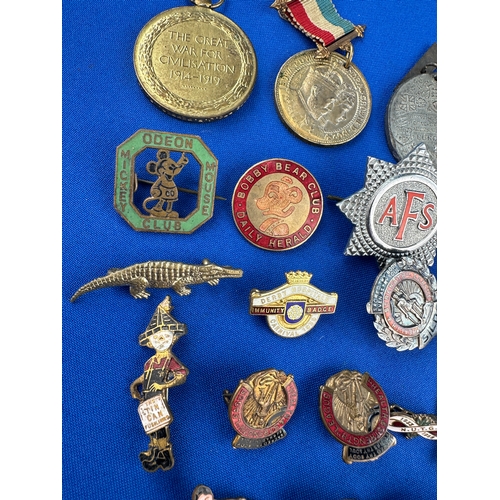 142 - Vintage & Antique WW1 Medal & Pin Badges including Enamel, Golly Badge, Military &^ Sporting Badges ... 