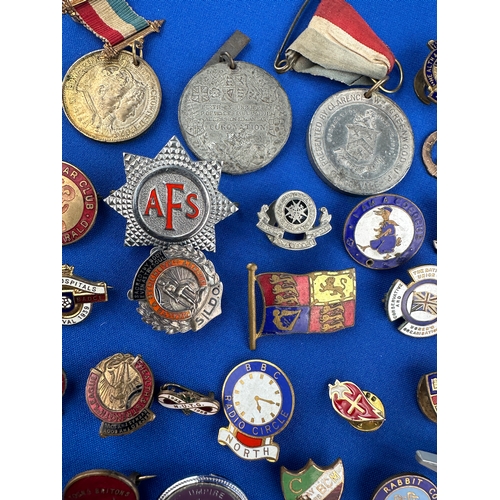 142 - Vintage & Antique WW1 Medal & Pin Badges including Enamel, Golly Badge, Military &^ Sporting Badges ... 