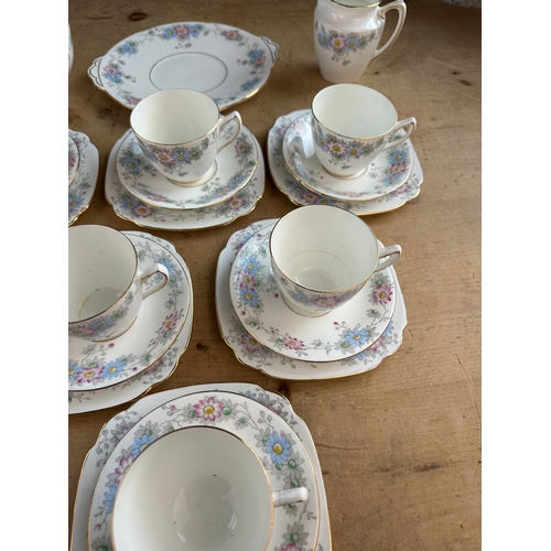 570 - Vintage Floral Pattern Six Piece Tea Service