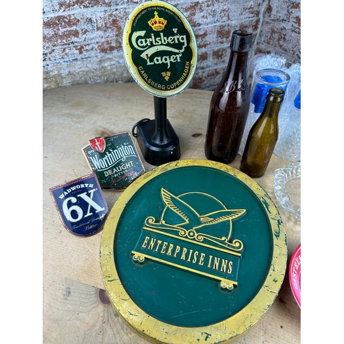 372 - Breweriana Interest Lot including Plaque, Light Up Carlsberg Bar Top Advertising, Ashtrays etc.