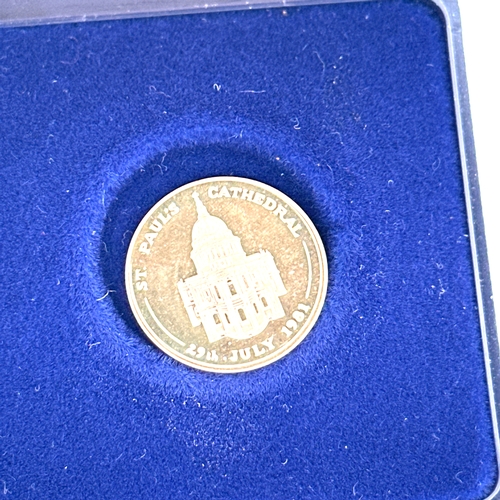 54 - 9ct Gold St Pauls Cathedral Coin - 3g - Commemorating the Wedding of Charles & Diana