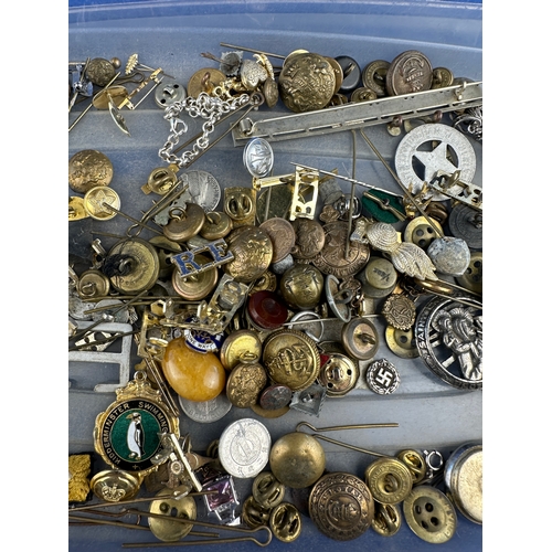 392 - Quantity of Small Interesting items including: Badges & Buttons