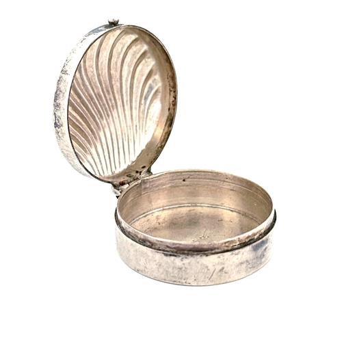 121 - Silver Shell Design Pill Box, London 1997 import marks 11.7g