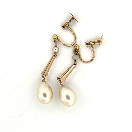 21 - Pair of 9 Carat Gold & Pearl Clip on Earrings 2.55g